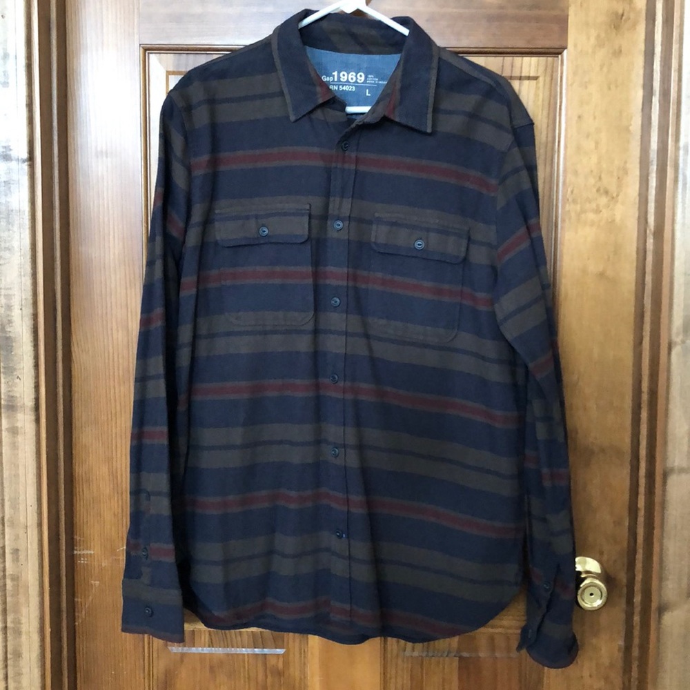 GAP Long Sleeved Button Up